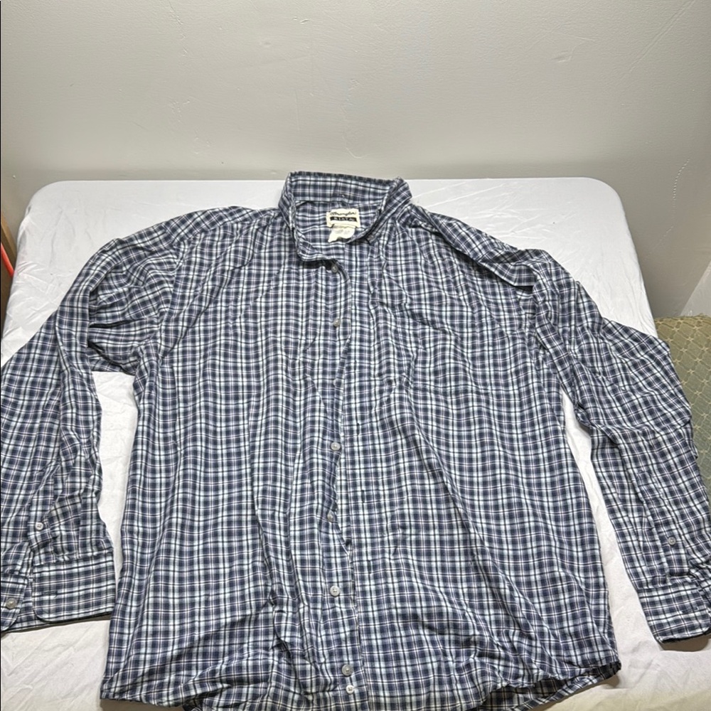 Wrangler Blue Button Down Shirt Men’s Large